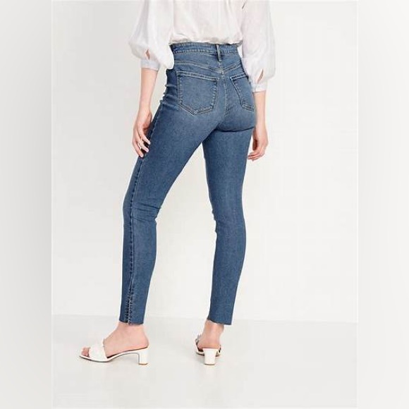 Old Navy High-Waisted Rockstar Super-Skinny Side-Slit Cut-Off Ankle Jeans - Picture 4 of 7